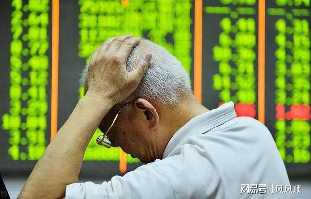 队报：巴黎卖拉莫斯和李刚仁收入破亿，将签阿克利乌舍和迪奥曼德