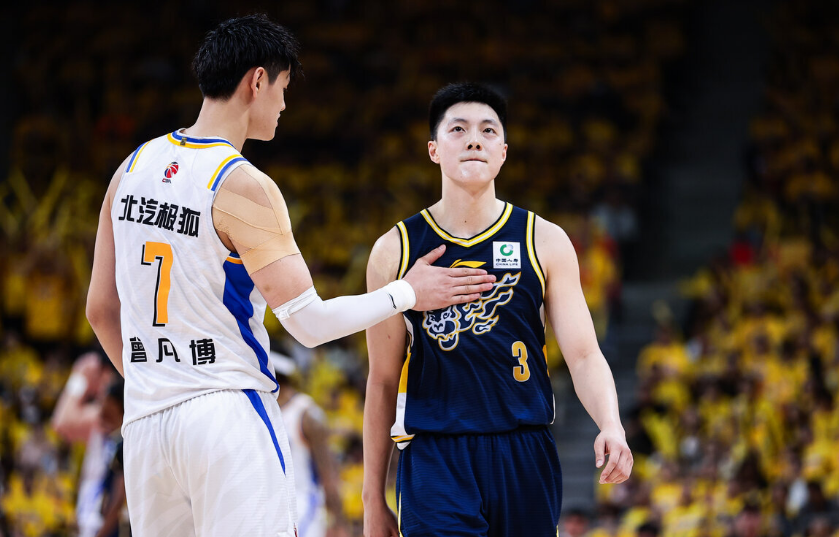 罗马诺：纽卡接近签下阿贾克斯18岁中场斯图尔，总价超2500万欧