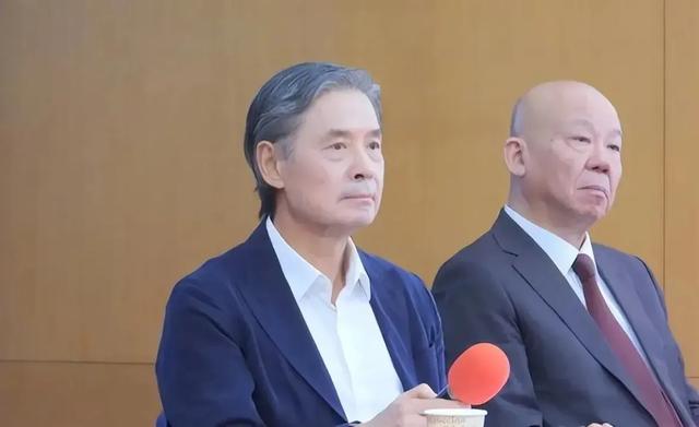记者：费内巴切仍在和曼城谈阿克转会费，预计700万+150万镑