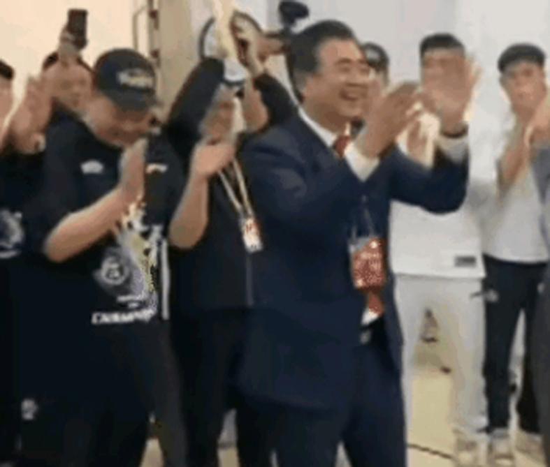 拉杜卡努晋级女王赛决赛致谢团队