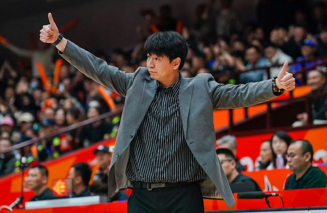 罗马诺：纽卡接近签下阿贾克斯18岁中场斯图尔，总价超2500万欧