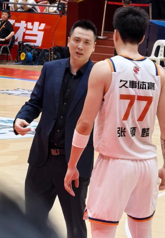 纽约夺冠背后的隐形伤痕：一张被强行拆开的王牌