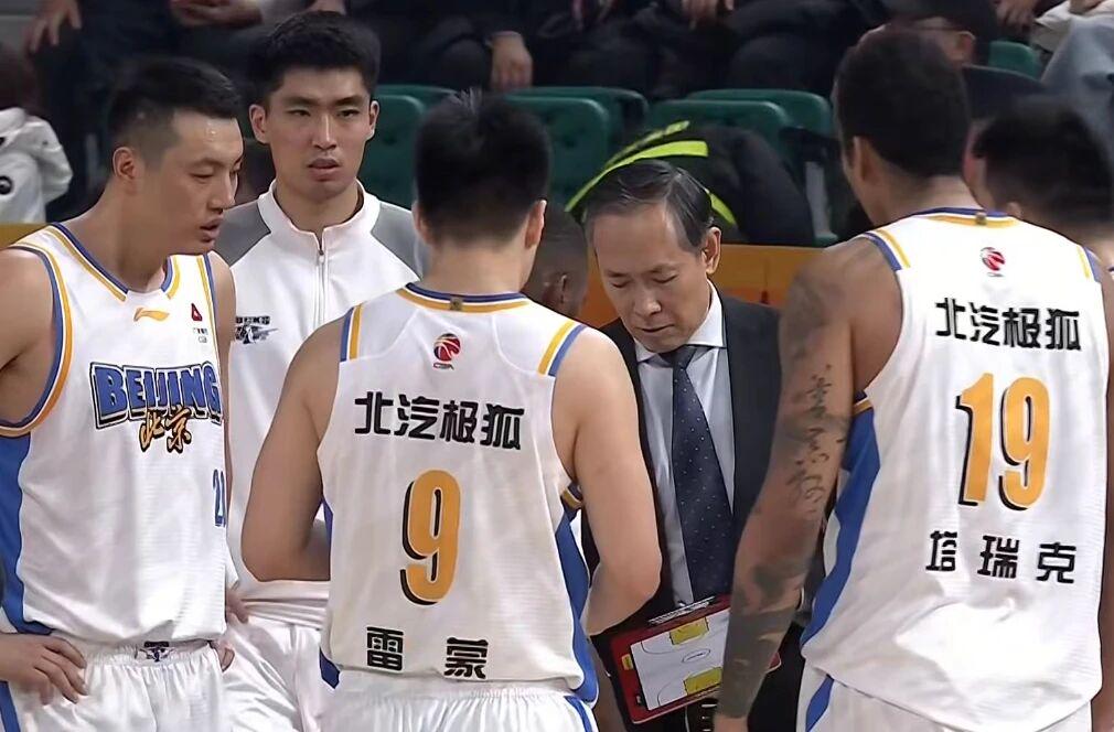 不惧文班垫脚布伦森45+3，唐斯全场2分，尼克斯4