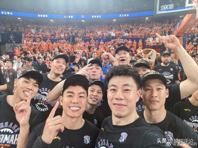 效力8年成为总冠军中锋！是时候打主力了，联手东契奇？