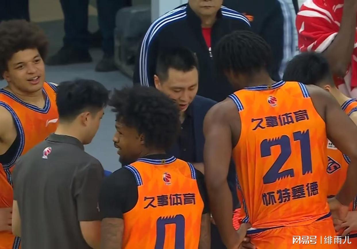 ESPN记者：湖人队内部人士暗示詹姆斯父子可能一起转投新球队