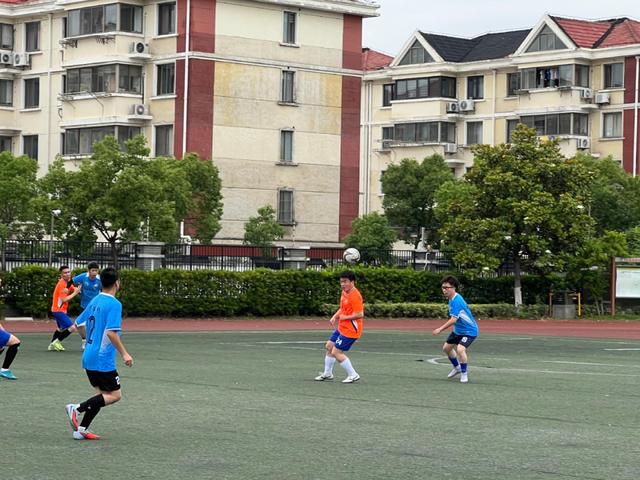 马刺队友谴责尼克斯球迷扔鸡蛋 文班亚马本人却无所谓