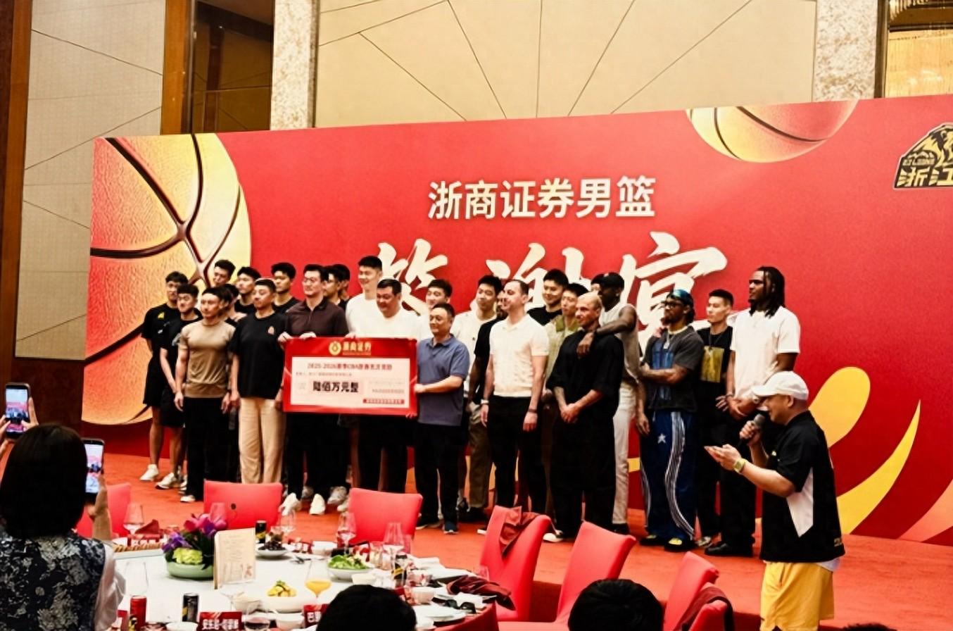 好博体育米奇太固执了！G5决战，马刺仍不变阵，福克斯首发，尼克斯也不变
