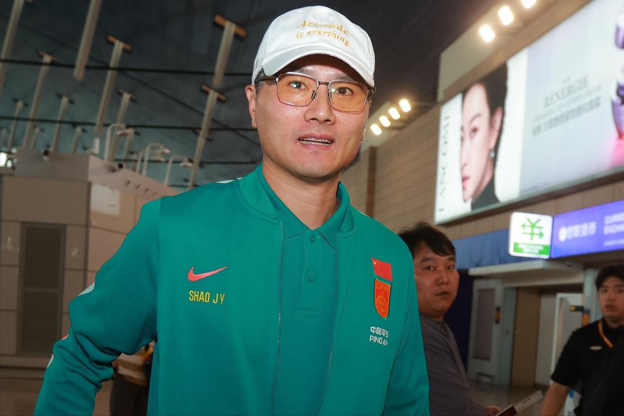 NBA球员齐聚青训营：朗多传授球商，欧文膝伤后首秀状态良好