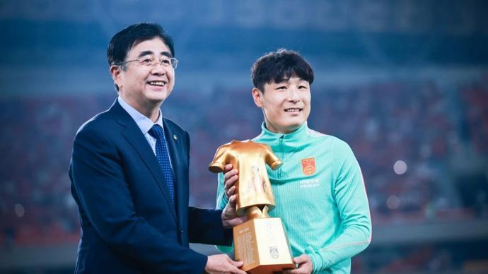 半个世纪的等待！尼克斯时隔53年再度夺得NBA总冠军