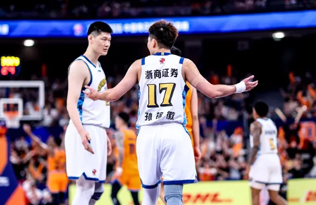 兄弟篮球，布伦森、哈特和大乔是首个NCAA+NBA夺冠的三人组