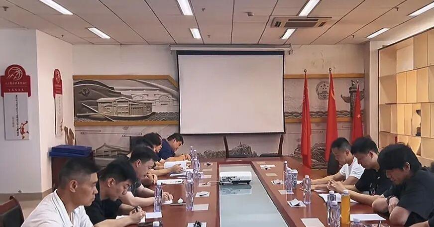 总决赛G5：马刺主场强压尼克斯 文班哈珀发挥出色，福克斯拖后腿