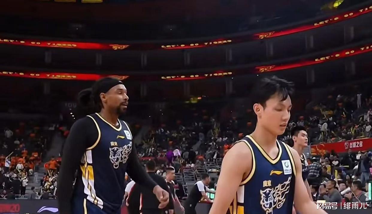篮网开1.78亿抢里夫斯 湖人难留