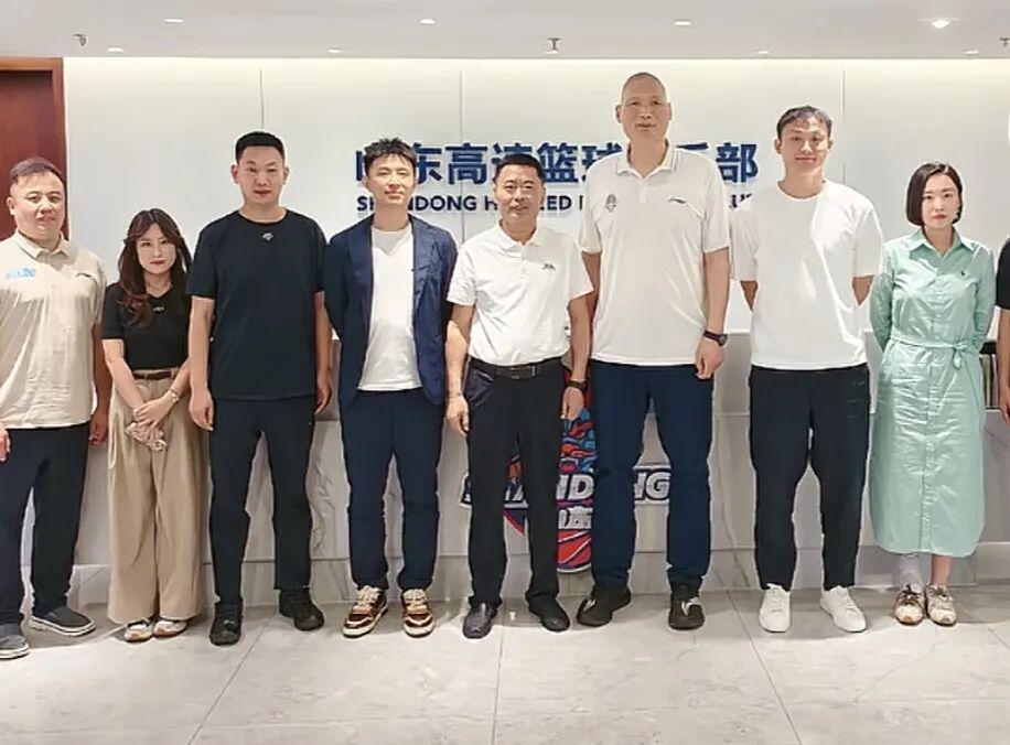唱作人名人堂演讲金句频出 自曝沙哑真凶尼克斯球迷身份实锤