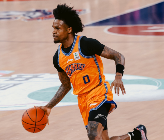 绝妙，湖人队新阵容被NBA评论员比尔·西蒙斯起绰号“Snowtime”