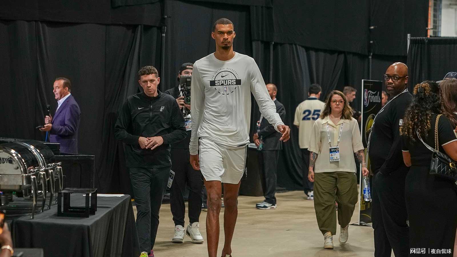 兄弟篮球，布伦森、哈特和大乔是首个NCAA+NBA夺冠的三人组