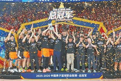 罗马诺：纽卡接近签下阿贾克斯18岁中场斯图尔，总价超2500万欧