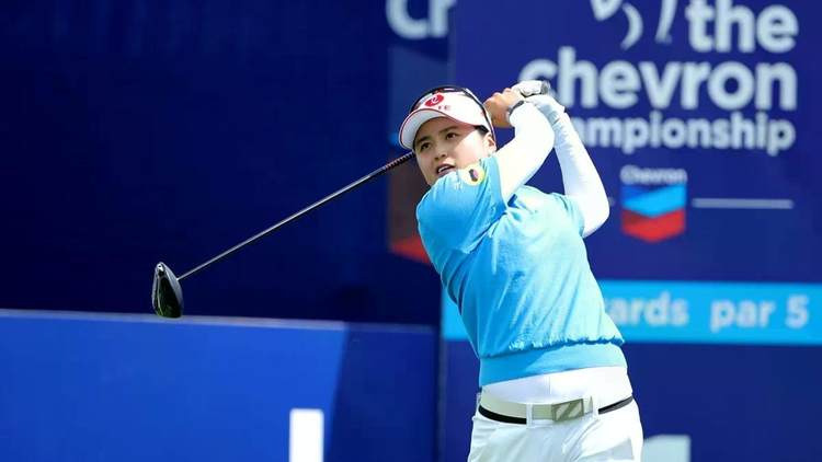 记者：费内巴切仍在和曼城谈阿克转会费，预计700万+150万镑